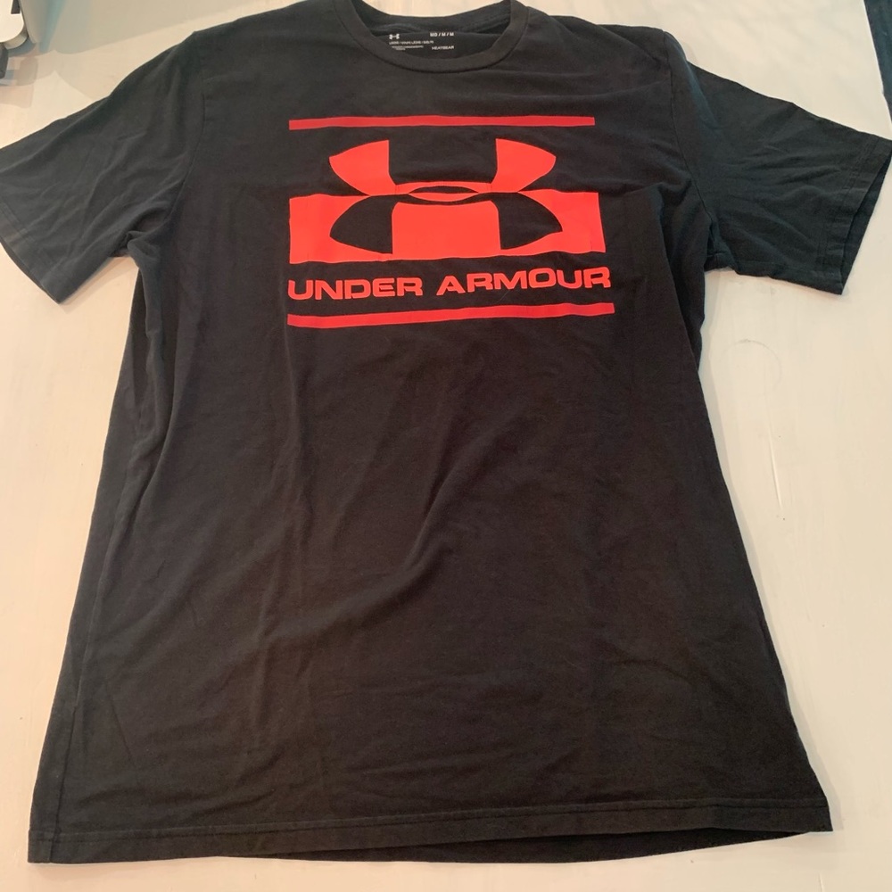Men’s medium UA T shirt